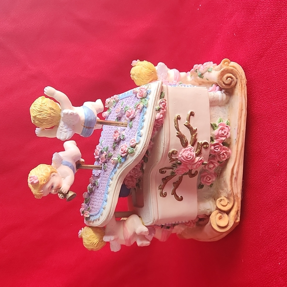 Cherubs Playing Piano Music Box - Picture 3 of 5